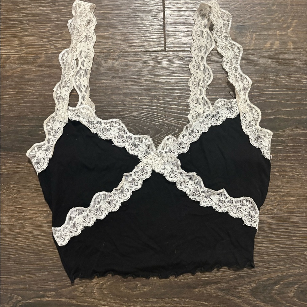 SHEIN Black and White Lace Trim Crop Top